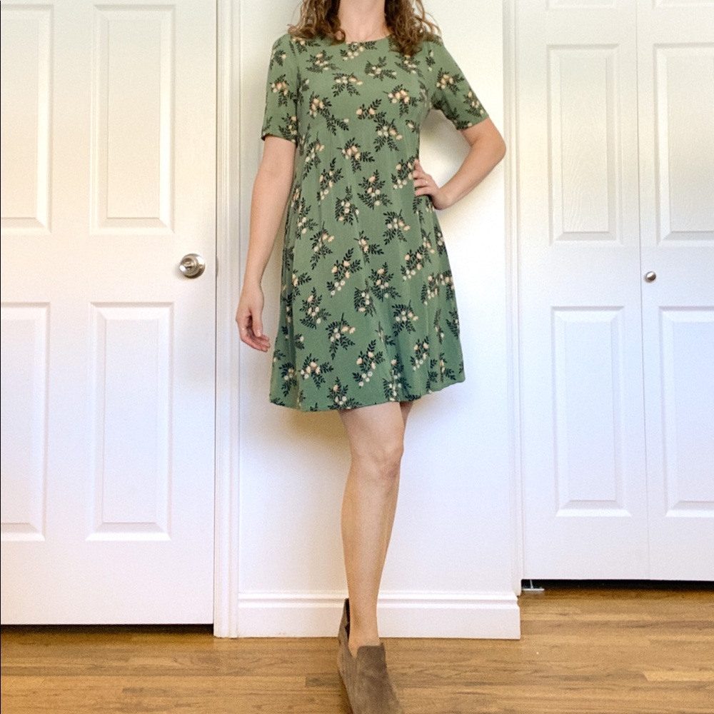 LAUREN CONRAD | Floral Green Knee-Length Dress